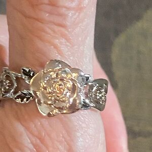 Silver Rose Flower Band Ring with Leaf Details – Romantic Garden Design - 10